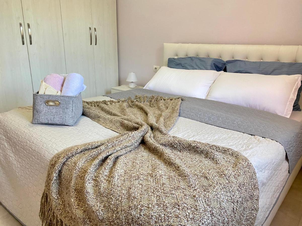 Ultra Apartments 'New Baazar 2' Tirana Exteriör bild